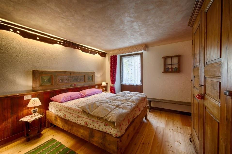 Le Bibelot Apartments Nus Quarto foto